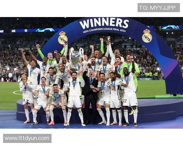 回顾04年退役的足球明星们的辉煌历程与传奇故事